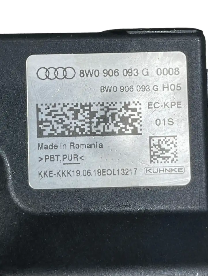 Audi A4 S4 B9 (2015 - 2019) 8W0906093G Блок управления топливным насосом — фото 6