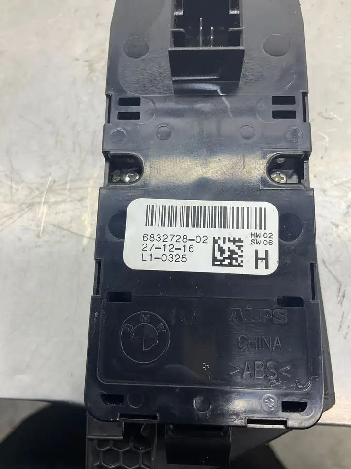 BMW 5 G30 G31 (2016 - ) 6832728 Блок кнопок стеклоподъемников — фото 6