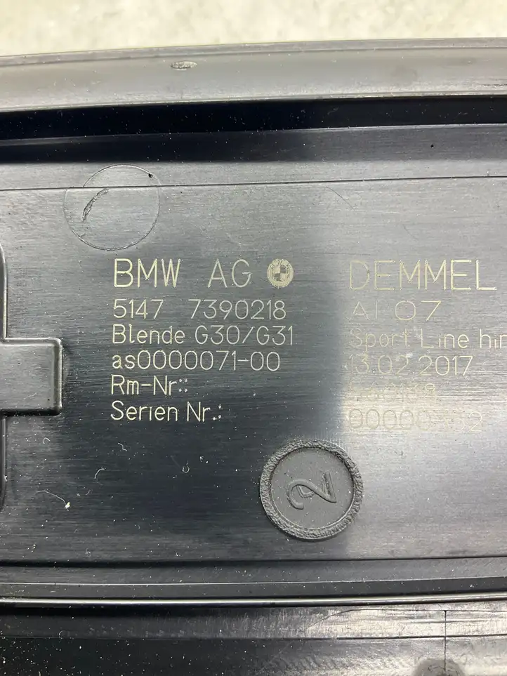 BMW 5 G30 G31 (2016 - ) 8S000007100 Внутренняя отделка заднего порога — фото 5