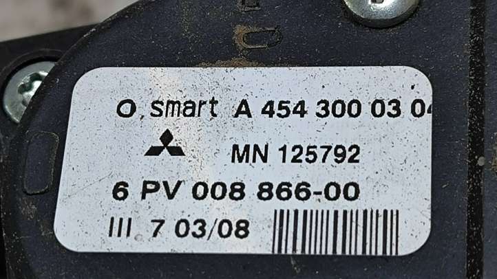 Mitsubishi Colt (2008 - 2012)  A4543000304 Педаль акселератора