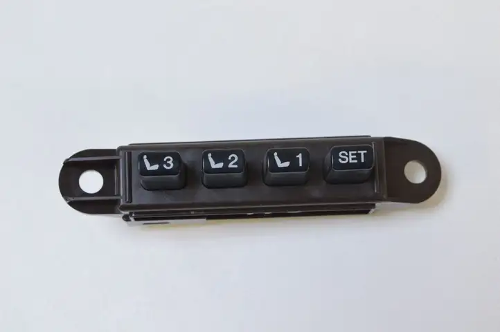 Lexus GS 300 350 430 450h (2004 - 2007) 15A911 Блок кнопок на панели — фото 1