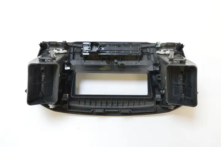 Opel Insignia A (2008 - 2017) 13282235 Воздушная решетка панели — фото 2