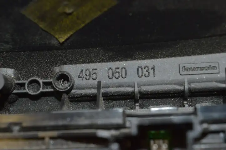Opel Insignia A (2008 - 2017) 13282235 Воздушная решетка панели — фото 8