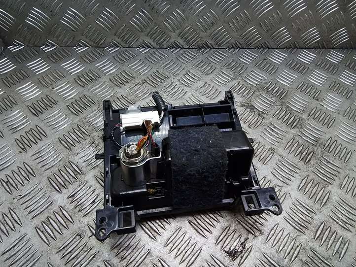 Lexus IS 220 (2005 - 2010)  1A421032G Пепельница