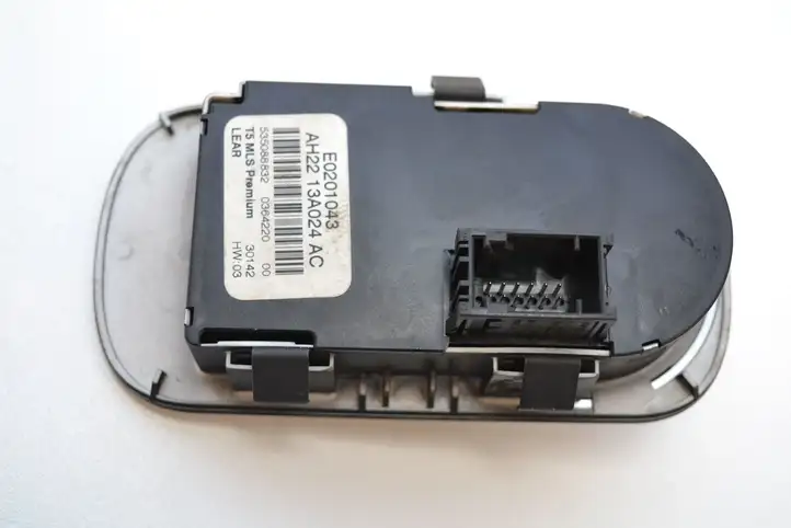 Land Rover Range Rover Sport L494 (2009 - 2013) AH2213A024AC Включатель фонарей — фото 3