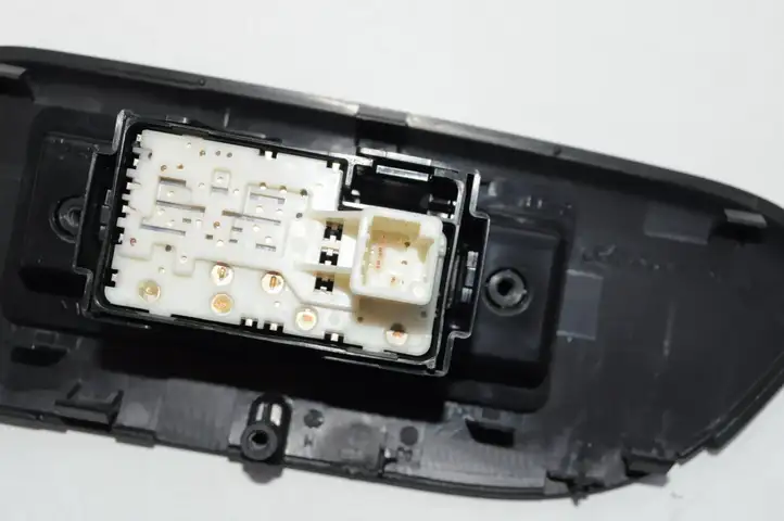Toyota Land Cruiser (J150) (2009 - ) 7423260610 Блок кнопок стеклоподъемников — фото 4