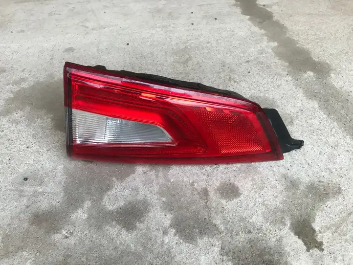 Nissan Qashqai (2010 - 2013) 265504EA5B Задний фонарь в крышке багажника — фото 1