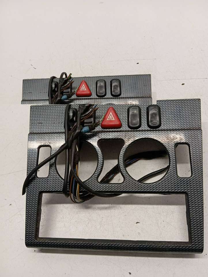 Mercedes-Benz C W203 (2000 - 2007)  2108210071 Включатель аварийных фонарей