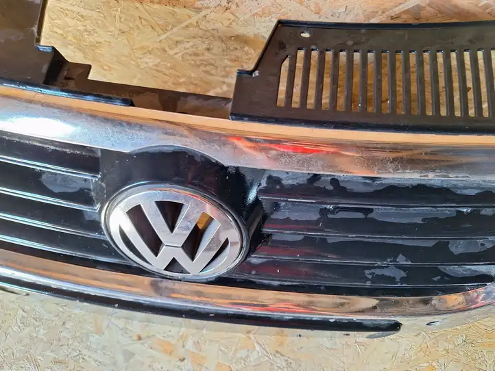 Volkswagen PASSAT B6 (2005 - 2010) 3C0853651 Верхняя решетка радиатора — фото 10