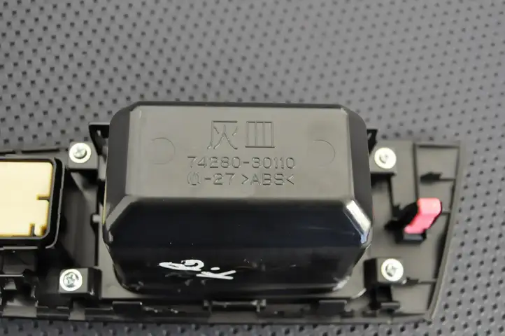 Lexus GS250 300 350 300h 450h (2011 - 2015) 7428030110 Блок кнопок стеклоподъемников — фото 5