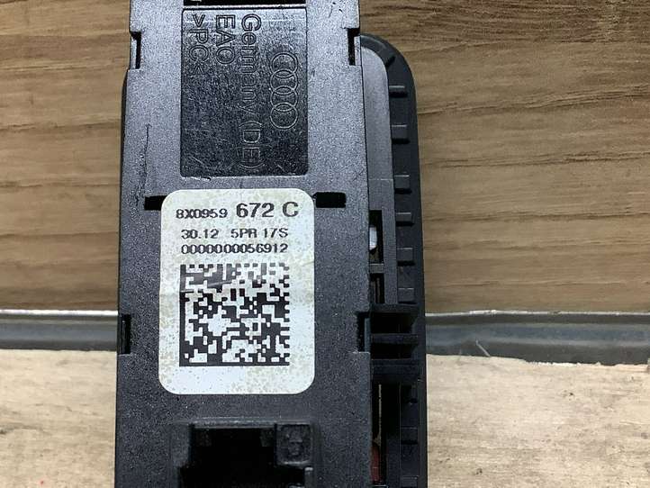 Audi A1 (2010 - 2014)  8X0959672C Включатель аварийных фонарей