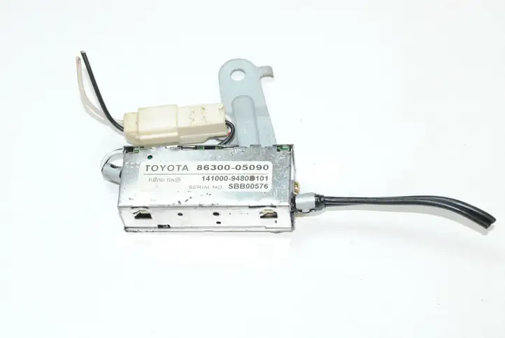 Toyota Avensis T250 (2003 - 2006) 8630005090 Усилитель антенны — фото 1