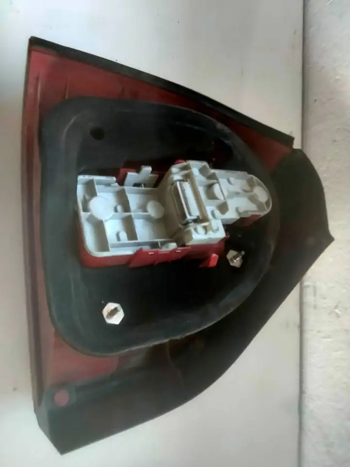 Audi A3/S3 8L (2000 - 2003) 8L0945096B Задний фонарь в кузове — фото 3