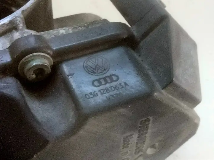 Volkswagen Touran I (2003 - 2010) 03G128063A Дроссельная заслонка — фото 3