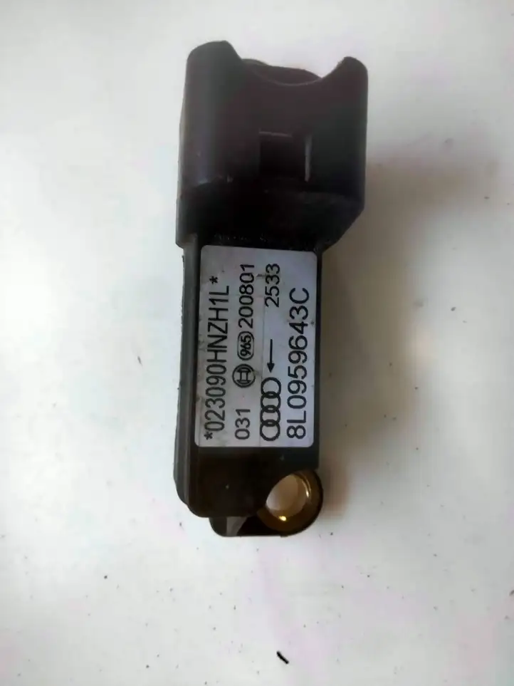 Audi A3/S3 8L (1996 - 2000) 8L0959643C Датчик удара SRS — фото 2
