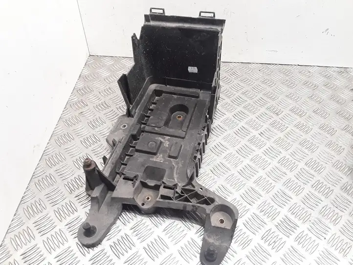 Seat Altea XL (2004 - 2015) 1K0915333 Ящик аккумулятора — фото 1