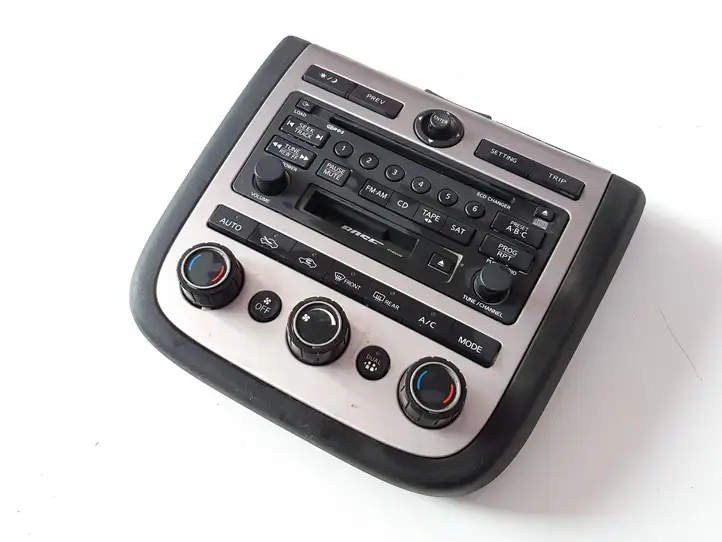 Nissan Murano Z50 (2002 - 2008)  68260CA000 Радио/ проигрыватель CD/DVD / навигация