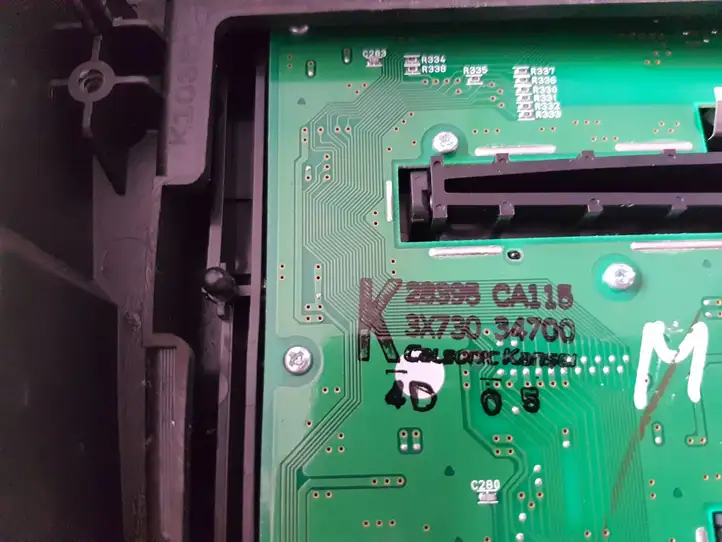 Nissan Murano Z50 (2002 - 2008)  68260CA000 Радио/ проигрыватель CD/DVD / навигация