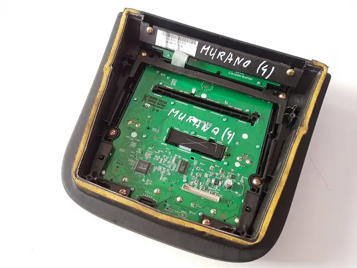 Nissan Murano Z50 (2002 - 2008)  68260CA000 Радио/ проигрыватель CD/DVD / навигация