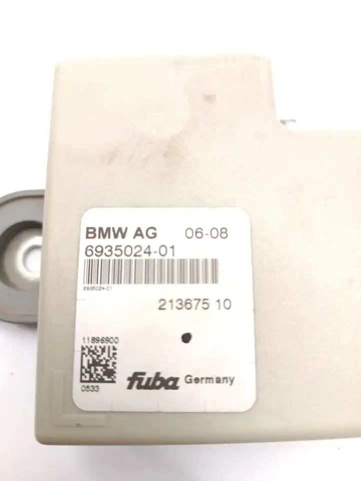 BMW 5 E60 E61 (2004 - 2010) 693502401 Усилитель антенны — фото 4