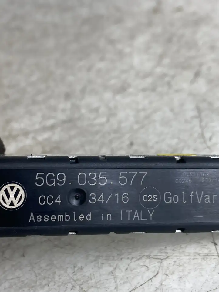 Volkswagen Golf VII (2013 - 2019) 5G9035577 Усилитель антенны — фото 4