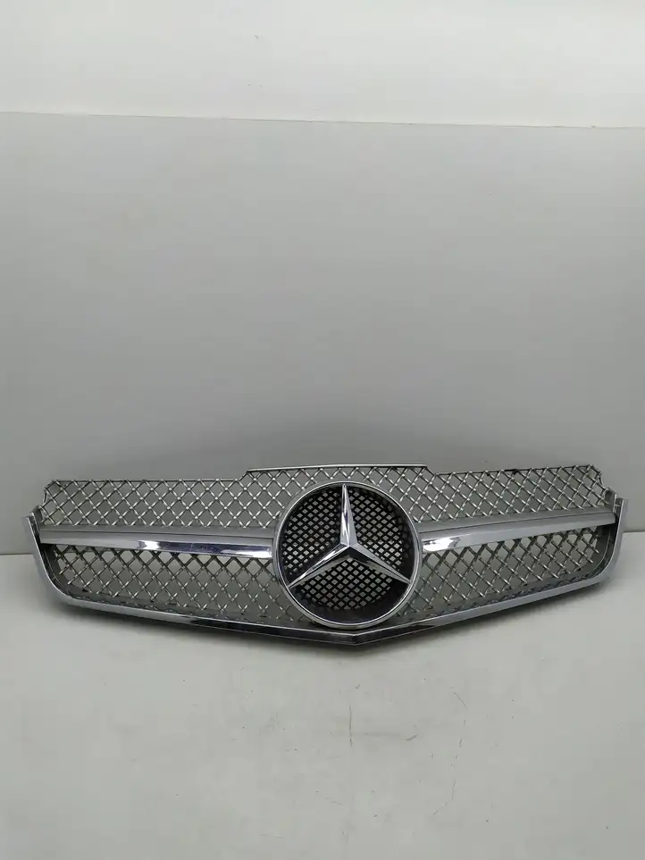 Mercedes-Benz E C207 W207 (2009 - 2017) Верхняя решетка радиатора — фото 1