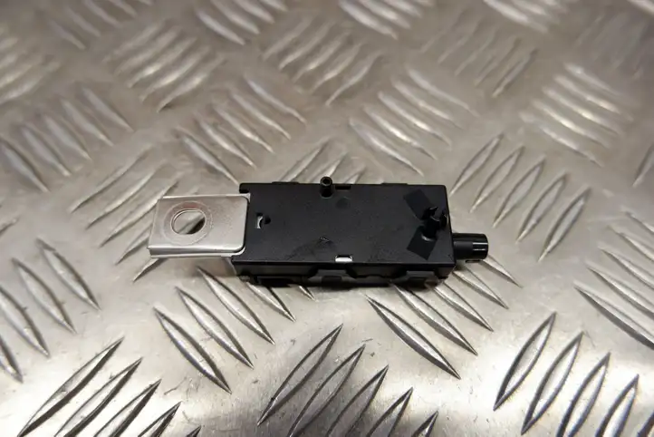 Tesla Model Y (2019 - 2024) 155133100B Усилитель антенны — фото 3