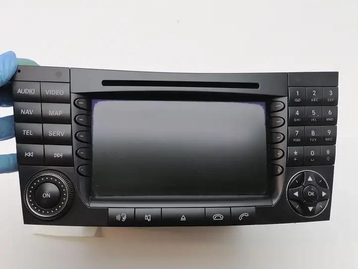 Mercedes-Benz E W211 (2002 - 2009) A2118202897 Магнитола / мультимедийная система — фото 1