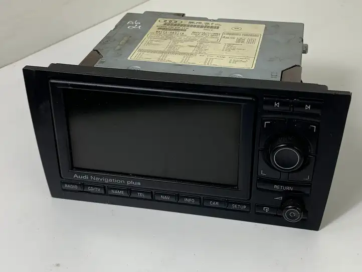 Audi A6 (2001 - 2004)  4B0035192P Радио/ проигрыватель CD/DVD / навигация