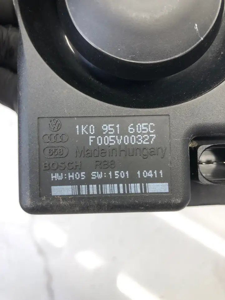 Audi A4 S4 B8 8K (2007 - 2011) 1K0951605C Сирена сигнализации — фото 3