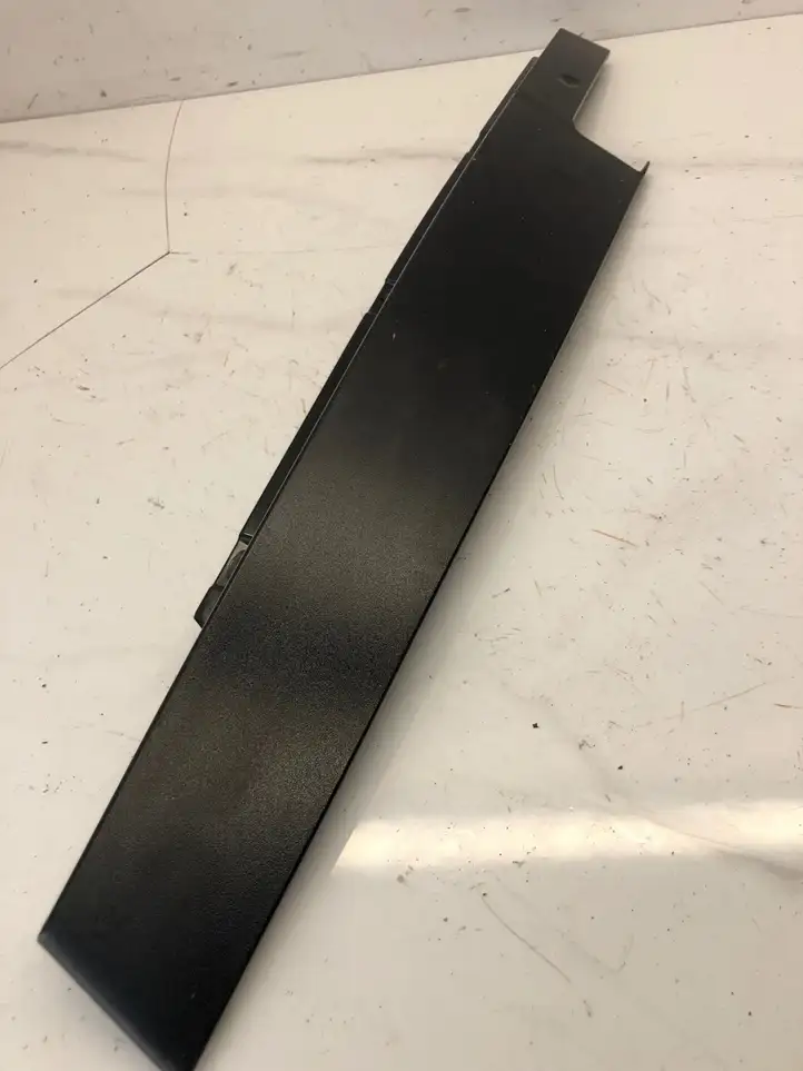 Audi A4 S4 B8 8K (2007 - 2011) 8K0837902N Накладка стекла передней двери — фото 3