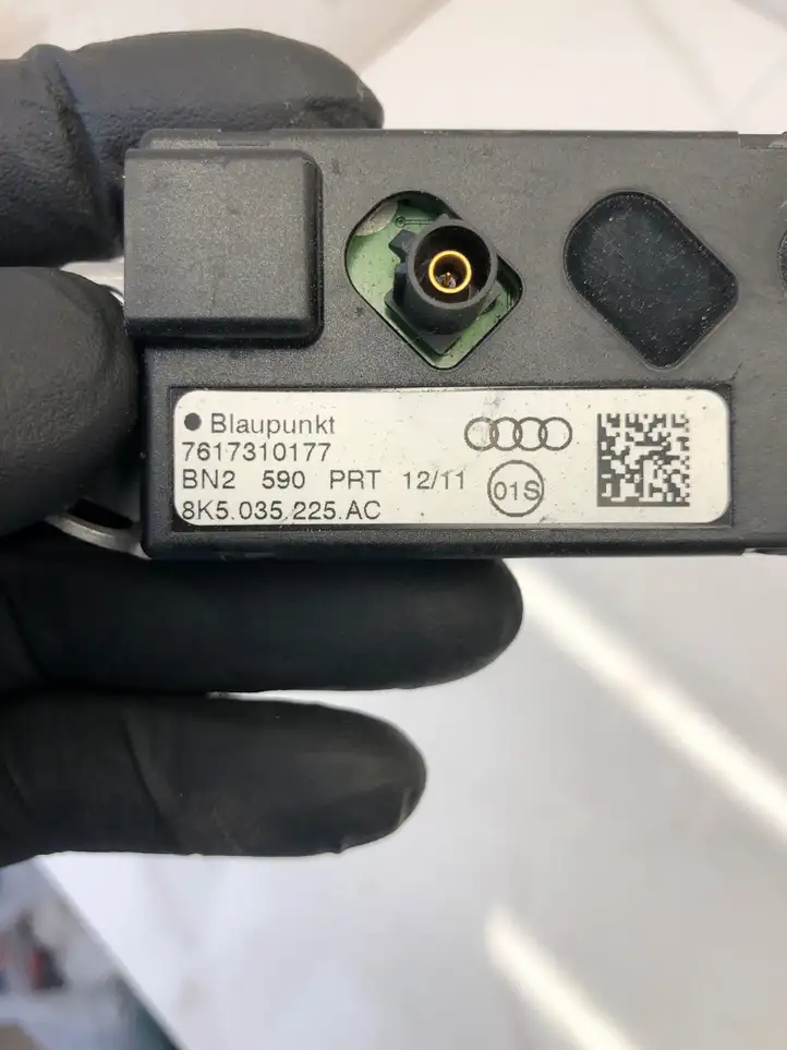 Audi A4 S4 B8 8K (2007 - 2011) 8k5035225ac Усилитель антенны — фото 1
