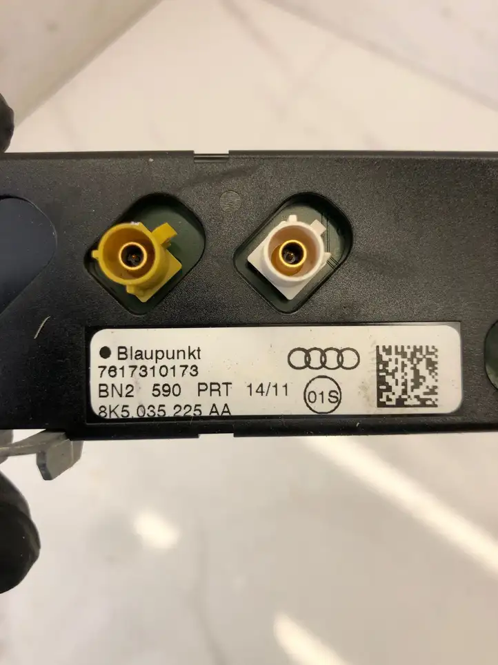 Audi A4 S4 B8 8K (2007 - 2011) 8K5035225AA Усилитель антенны — фото 3