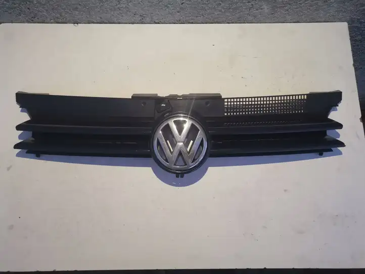 Volkswagen Golf IV (1998 - 2005) 1J0853651G Передняя решетка — фото 1