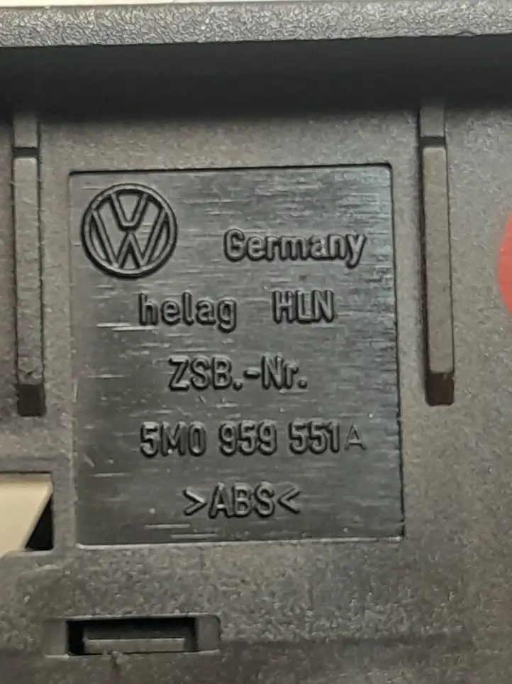 Volkswagen Golf Plus (2004 - 2008) 5M0959551A Включатель открытия топливного бака — фото 1