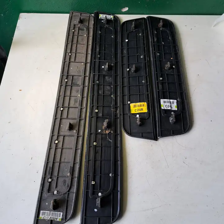 Hyundai Santa Fe (2005 - 2009) 858712B000 Внутренняя обшивка порога (комплект) — фото 4