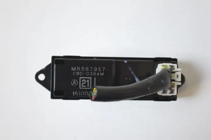 Mitsubishi L200 (2006 - 2014) MR587957 Кнопка стеклоподъемников — фото 3