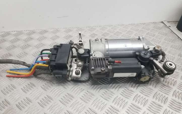 Audi Q7 (2005 - 2009)  7L0698014C Воздушный компрессор