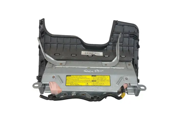 Toyota Yaris (2005 - 2009) 305477010 Коленная подушка безопасности — фото 3