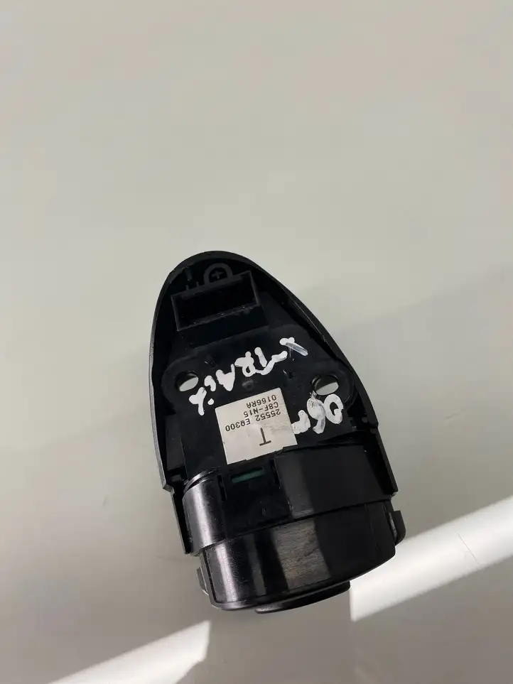 Nissan X-Trail T30 (2001 - 2007) 25552EQ300 Кнопки на рулевом колесе — фото 2