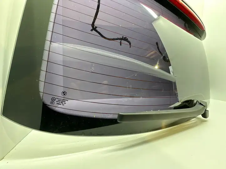 BMW 5 F10 F11 (2009 - 2016) Открывающееся стекло крышки багажника — фото 3