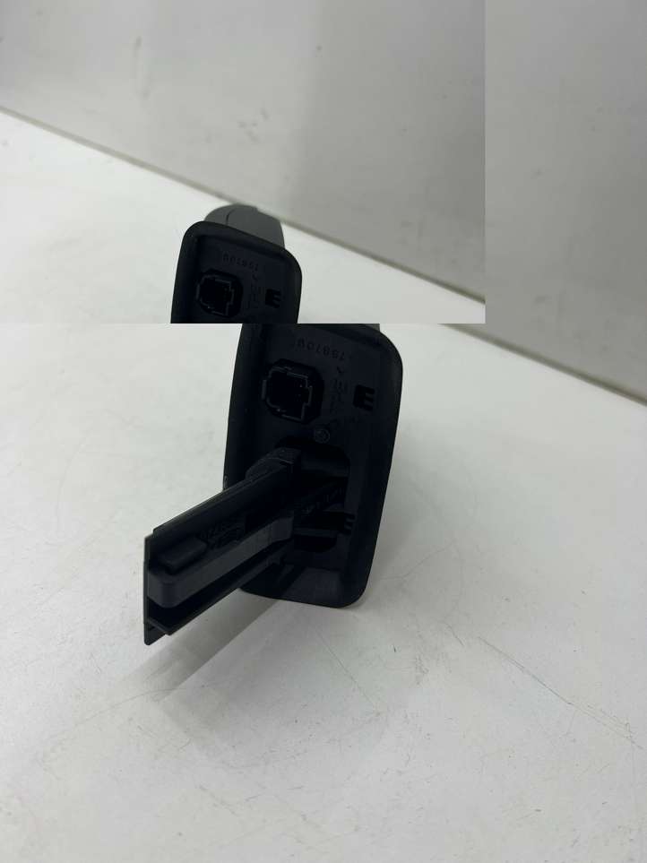 Ford Focus (2005 - 2008)  758710 Включатель регулировки звука