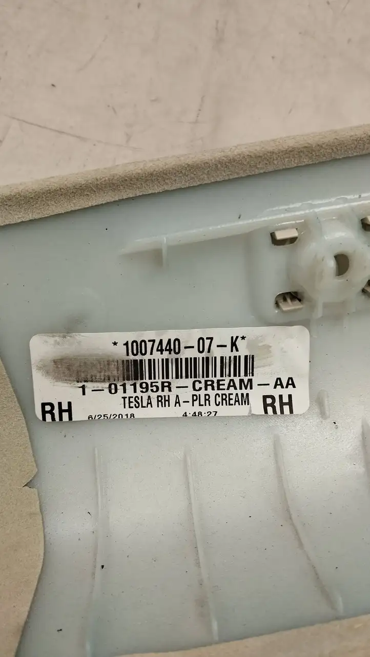 Tesla Model S (2016 - 2021) 100744007k Верхняя обшивка стойки B — фото 4