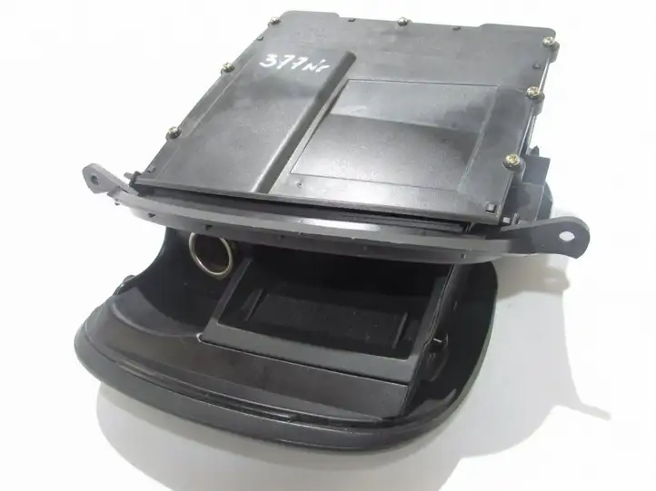 Kia Sportage (1994 - 2004) Передняя пепельница — фото 1