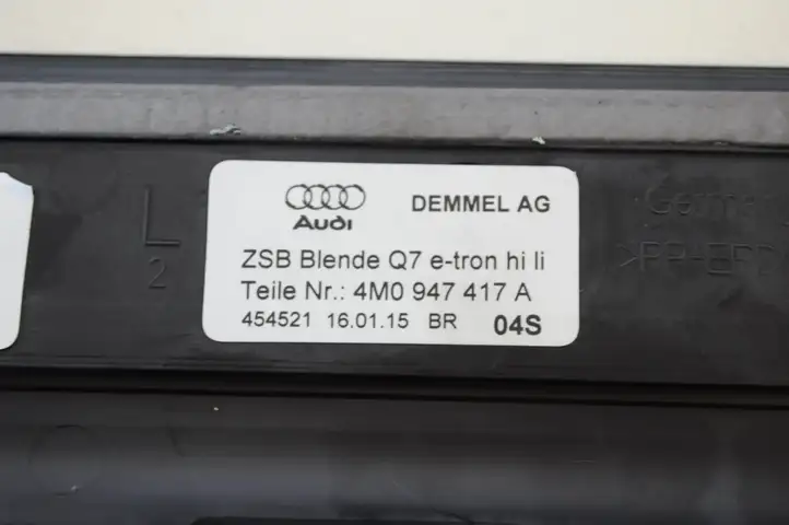 Audi Q7 4M (2015 - ) 4M047405 Внутренняя обшивка порога (комплект) — фото 6