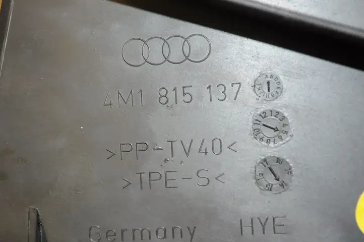 Audi Q7 4M (2015 - ) 4M1815137 Другая часть кузова — фото 4