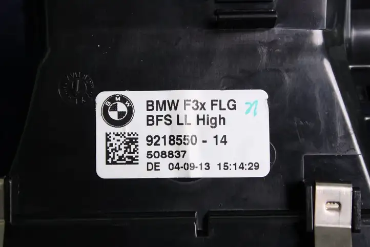 BMW 4 F32 F33 (2013 - 2017) 9218552 Воздушная решетка панели — фото 7