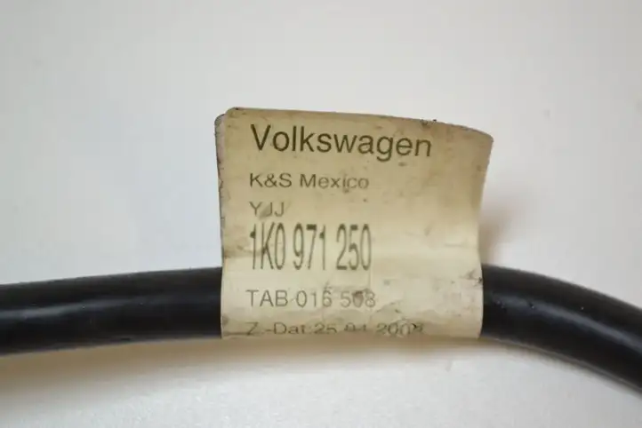 Volkswagen Beetle A5 (2011 - 2018) 1K0971250 Минусовой провод аккумулятора — фото 4