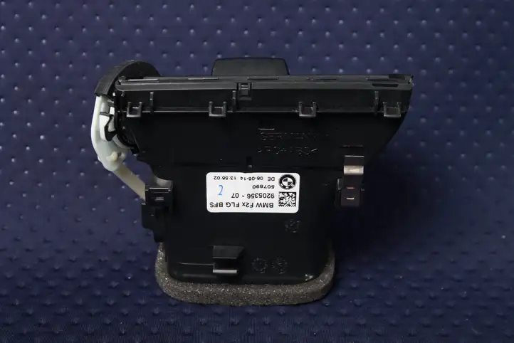 BMW 1 F20 F21 (2011 - 2019) 9205356 Воздушная решетка панели — фото 2