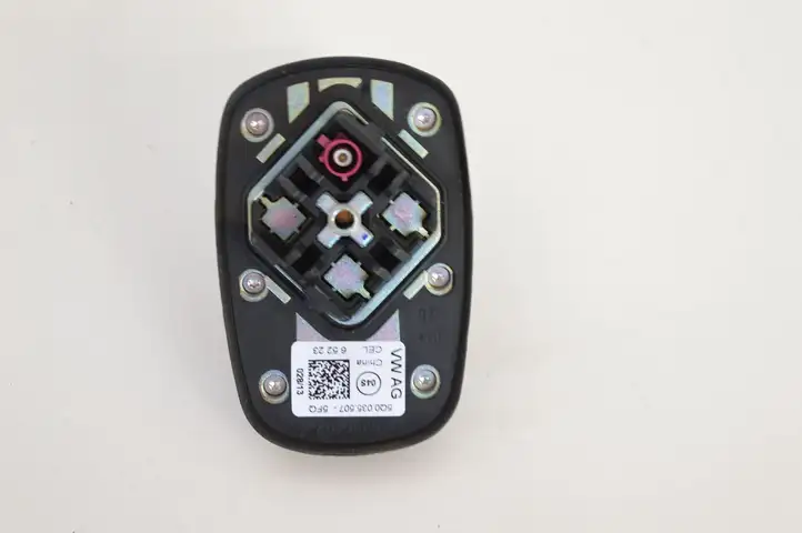 Volkswagen Golf VII (2013 - 2019) GPS антенна — фото 3